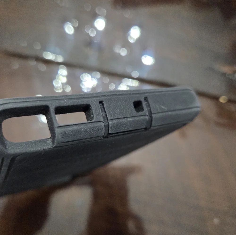 OtterBox Defender Series Black Phone Snap Protector Case with Frame S22 Ultra